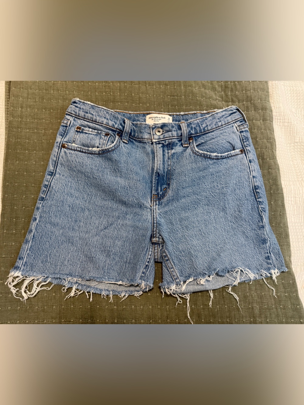 Abercrombie & Fitch The ’90s Mid Rise Cutoff Denim Shorts - Light Wash - Size 28
